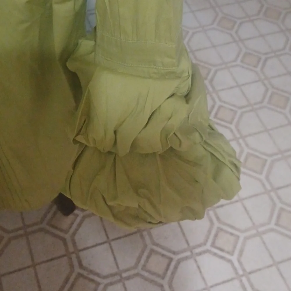 BEAUTIFUL BLOUSE! - Picture 3 of 5